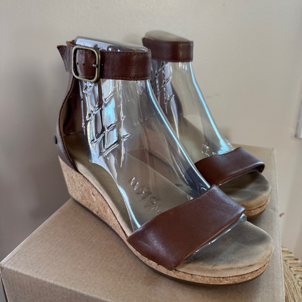 Ugg Zoe II Chestnut Leather Ankle Strap Heel Zip Cork Wedge Sandals Size 8